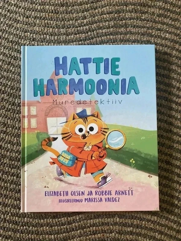 komplekt: suur päkapikuraamat ja hattie harmoonia: muredetektiiv komplekt: suur päkapikuraamat ja hattie harmoonia: muredetektiiv
